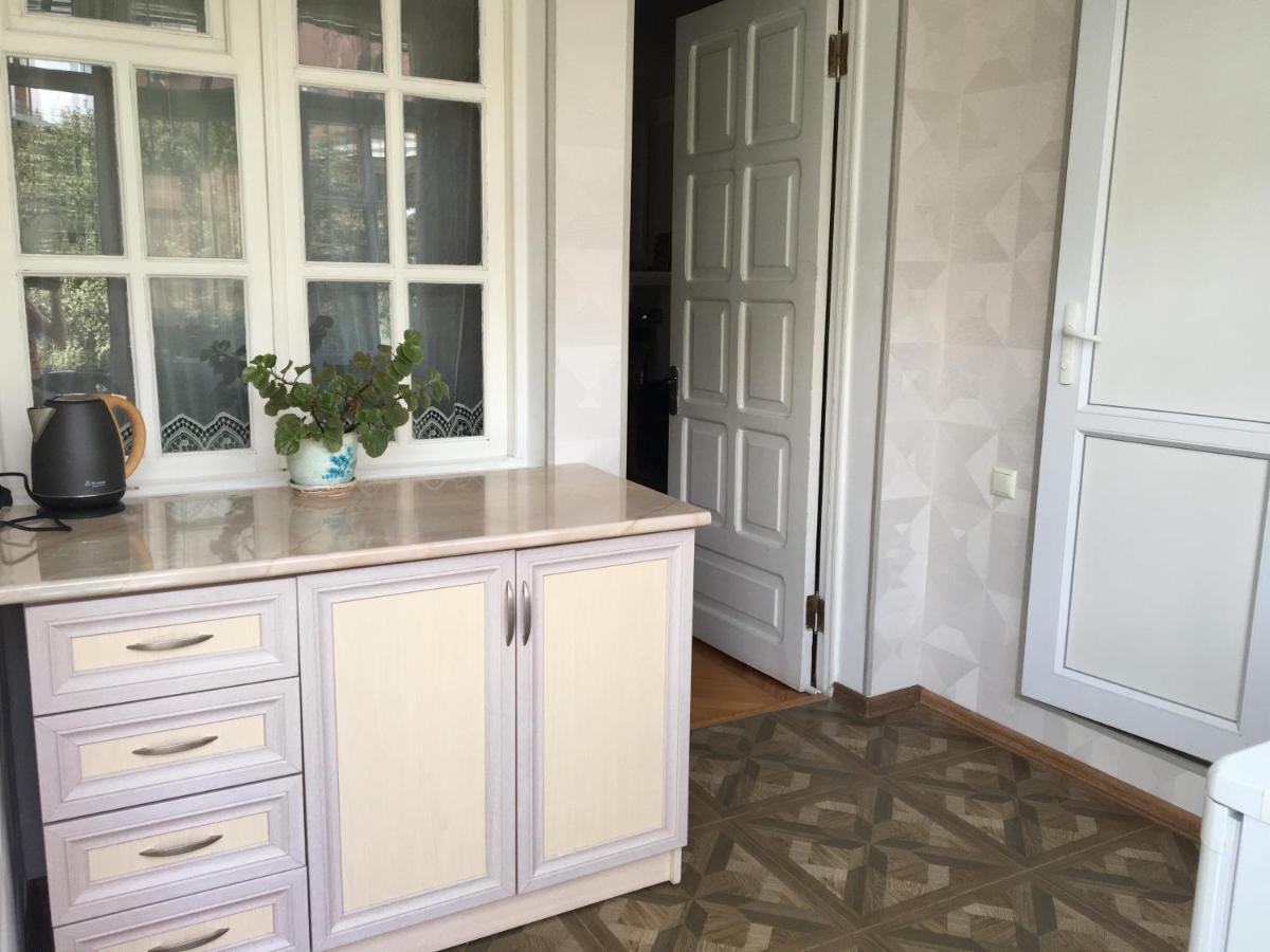 Guest House Green Rose Borjomi ภายนอก รูปภาพ