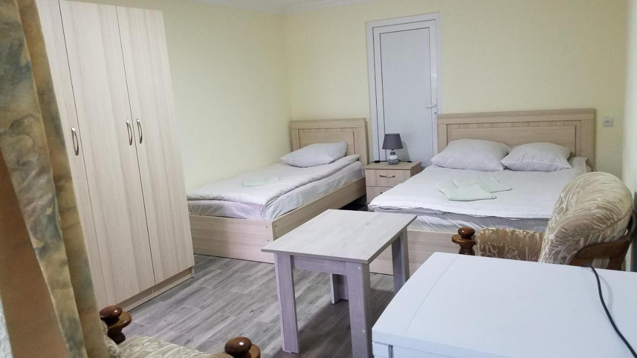 Guest House Green Rose Borjomi ภายนอก รูปภาพ