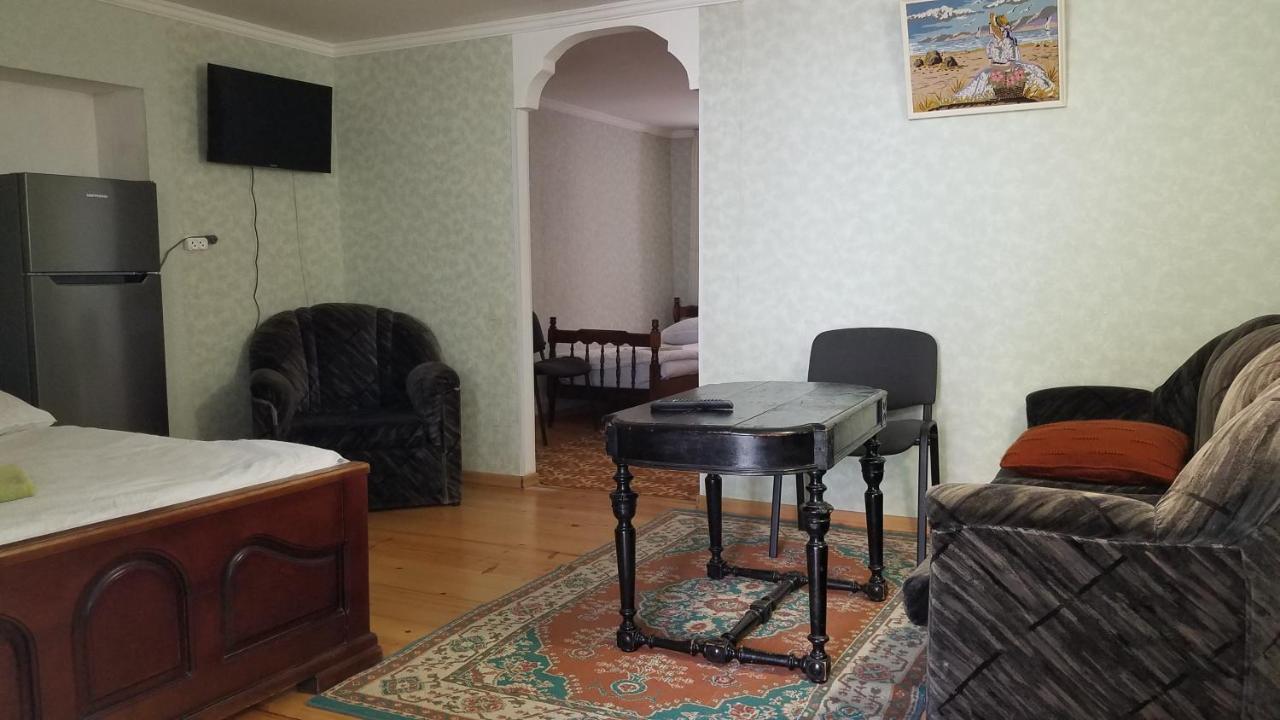 Guest House Green Rose Borjomi ภายนอก รูปภาพ