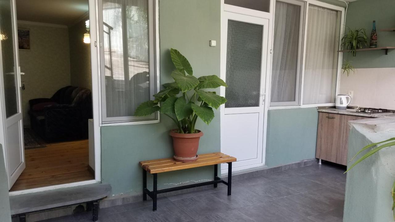 Guest House Green Rose Borjomi ภายนอก รูปภาพ