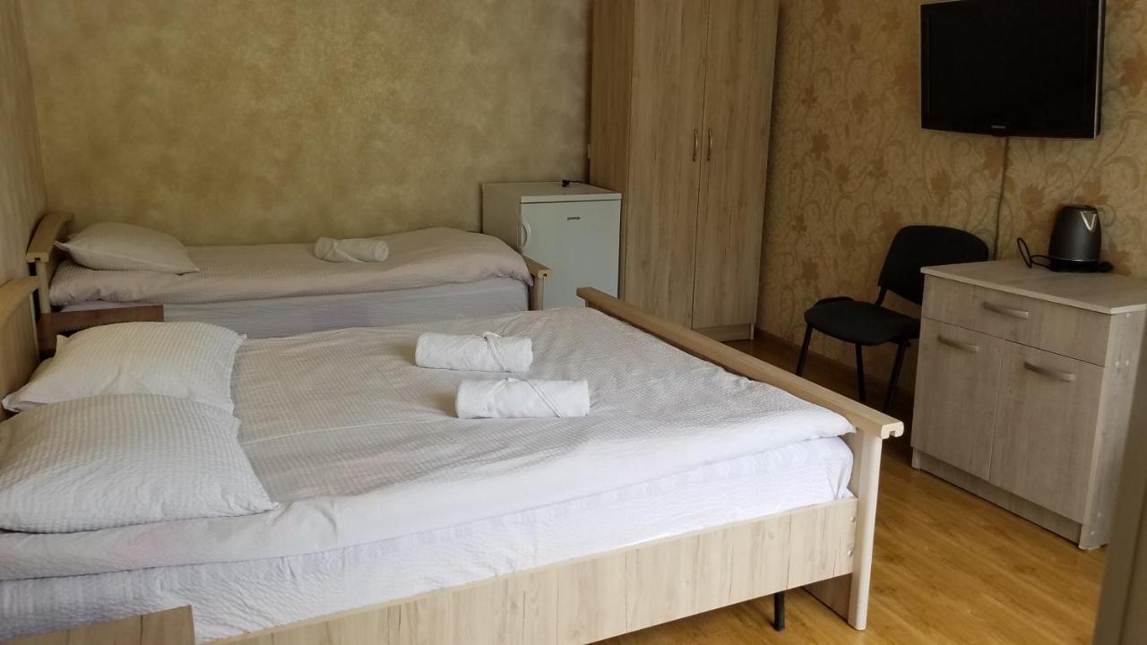 Guest House Green Rose Borjomi ภายนอก รูปภาพ