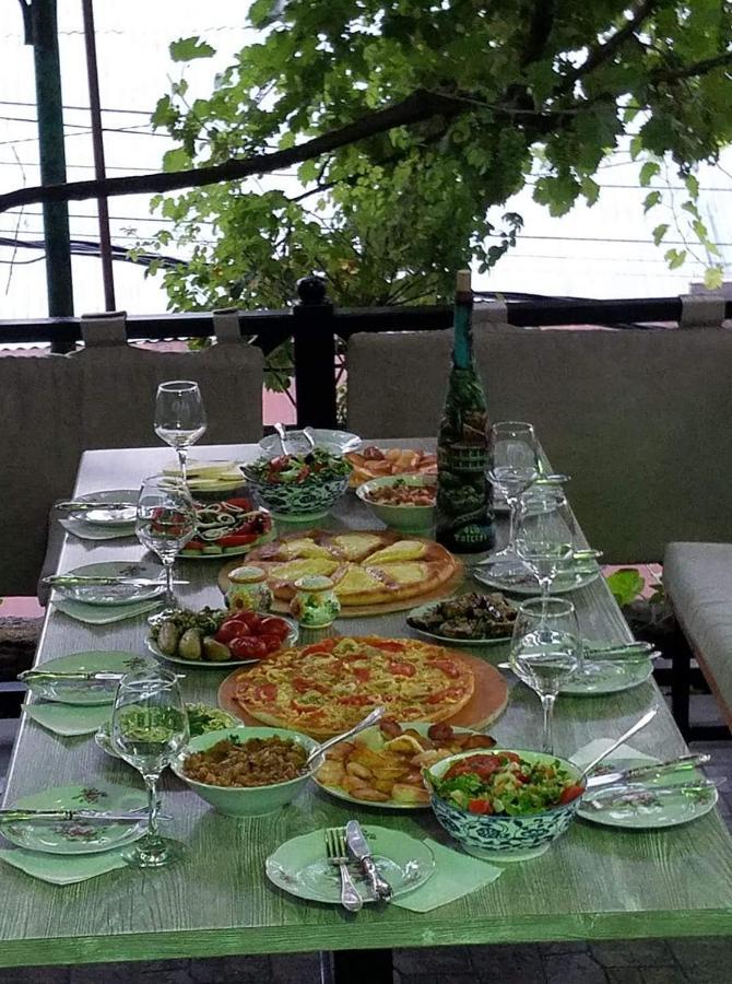 Guest House Green Rose Borjomi ภายนอก รูปภาพ