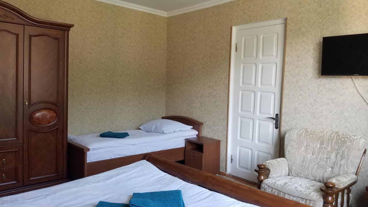 Guest House Green Rose Borjomi ภายนอก รูปภาพ