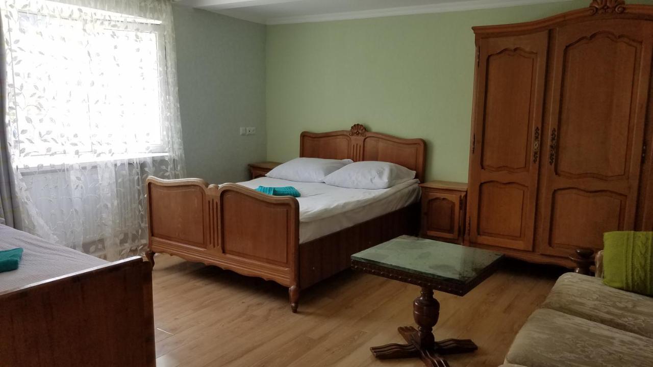 Guest House Green Rose Borjomi ภายนอก รูปภาพ