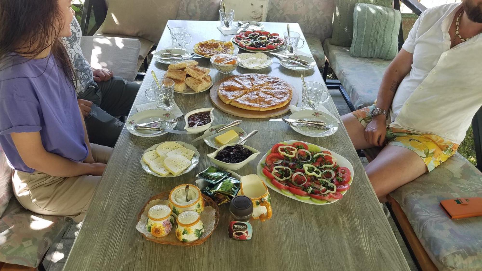 Guest House Green Rose Borjomi ภายนอก รูปภาพ